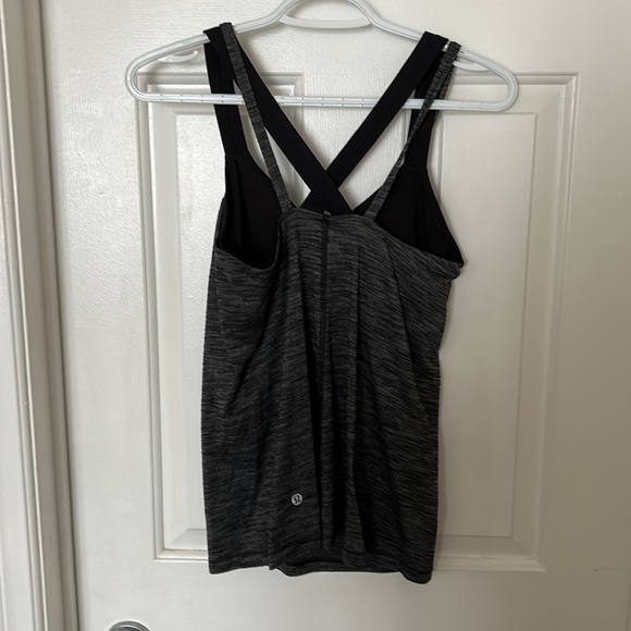 Lululemon tank with built in bra size 8 - Picture 2 of 3